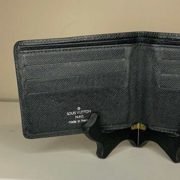 Louis Vuitton Taiga Bifold Wallet in Black Grained Leather (4.5" x 3.5") - Picture 8 of 11